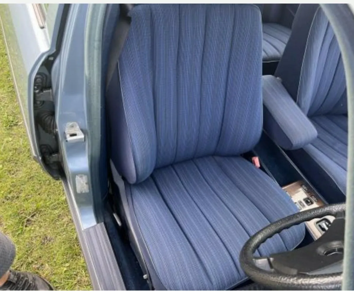 1986 Mercedes Benz 200 E . - Image 2