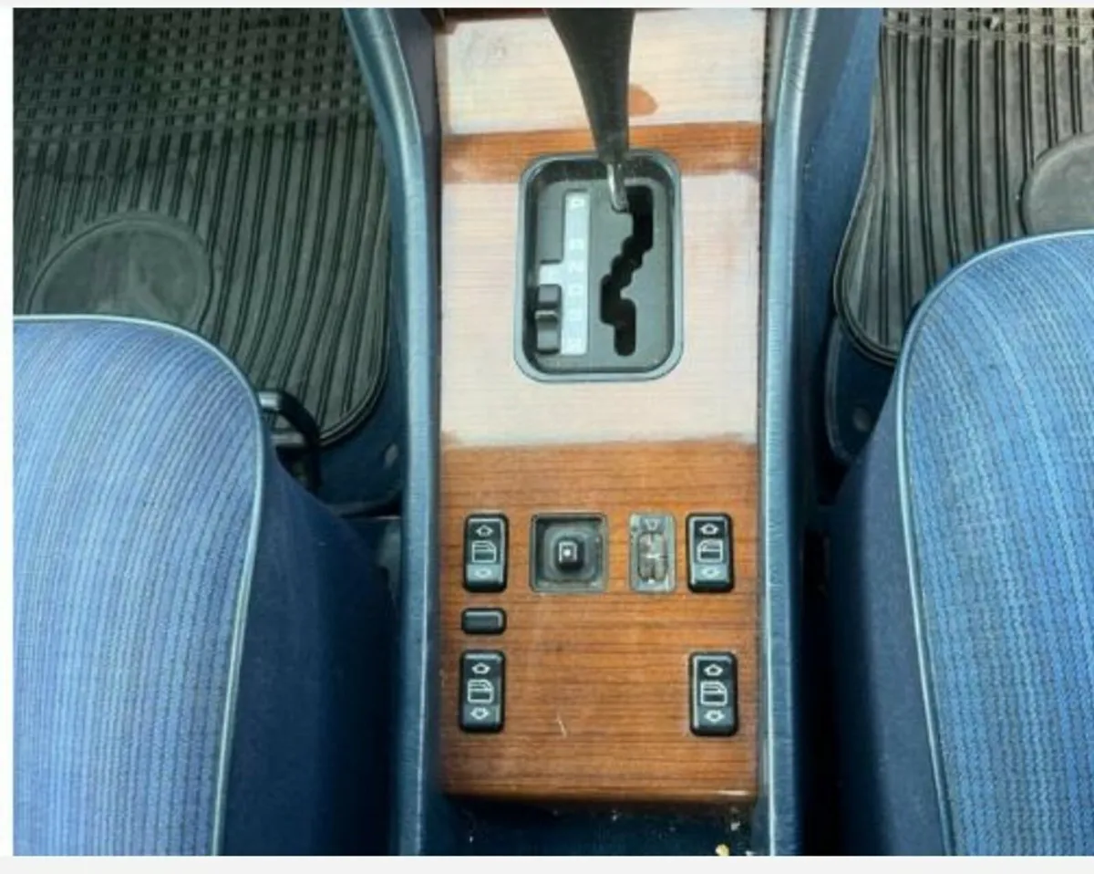 1986 Mercedes Benz 200 E . - Image 3