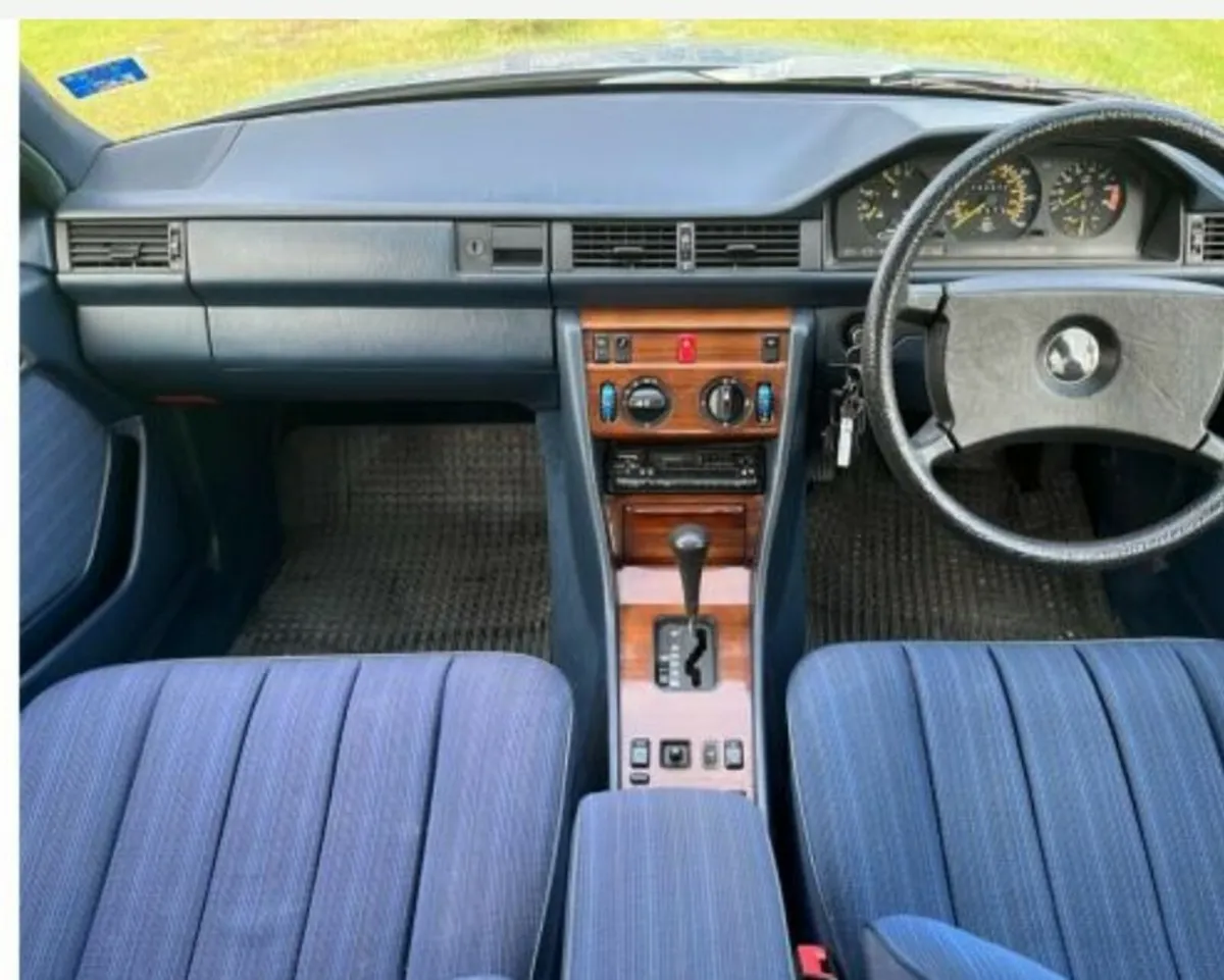 1986 Mercedes Benz 200 E . - Image 4