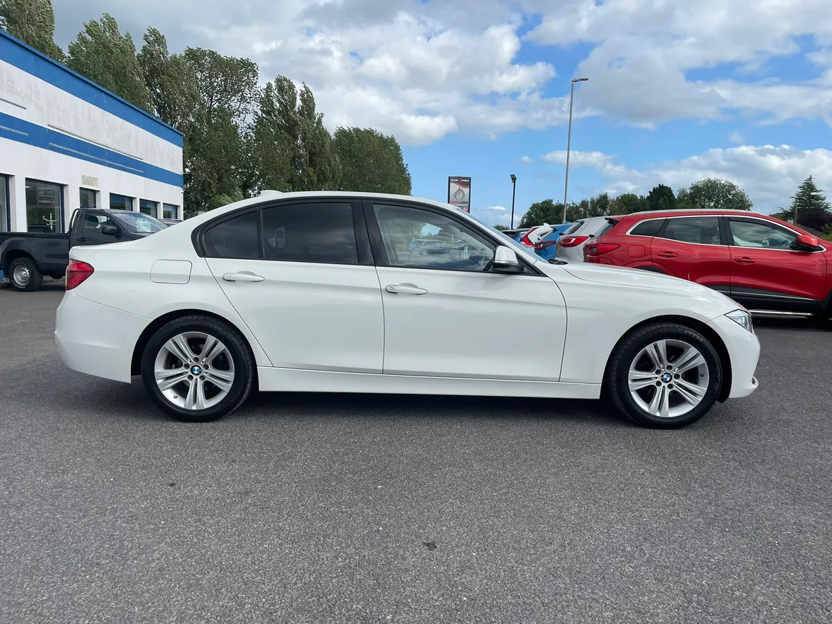 BMW 3-Series 2015//SPORT//LOW MILEAGE - Image 4