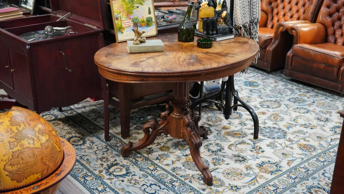🪑 Victorian 3-Leg Pedestal Table - Image 1