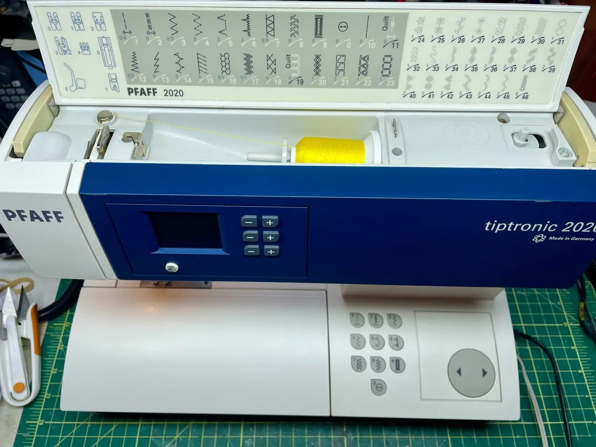 PFAFF Tiptronic 2020 Sewing machine (with IDT) - Image 3