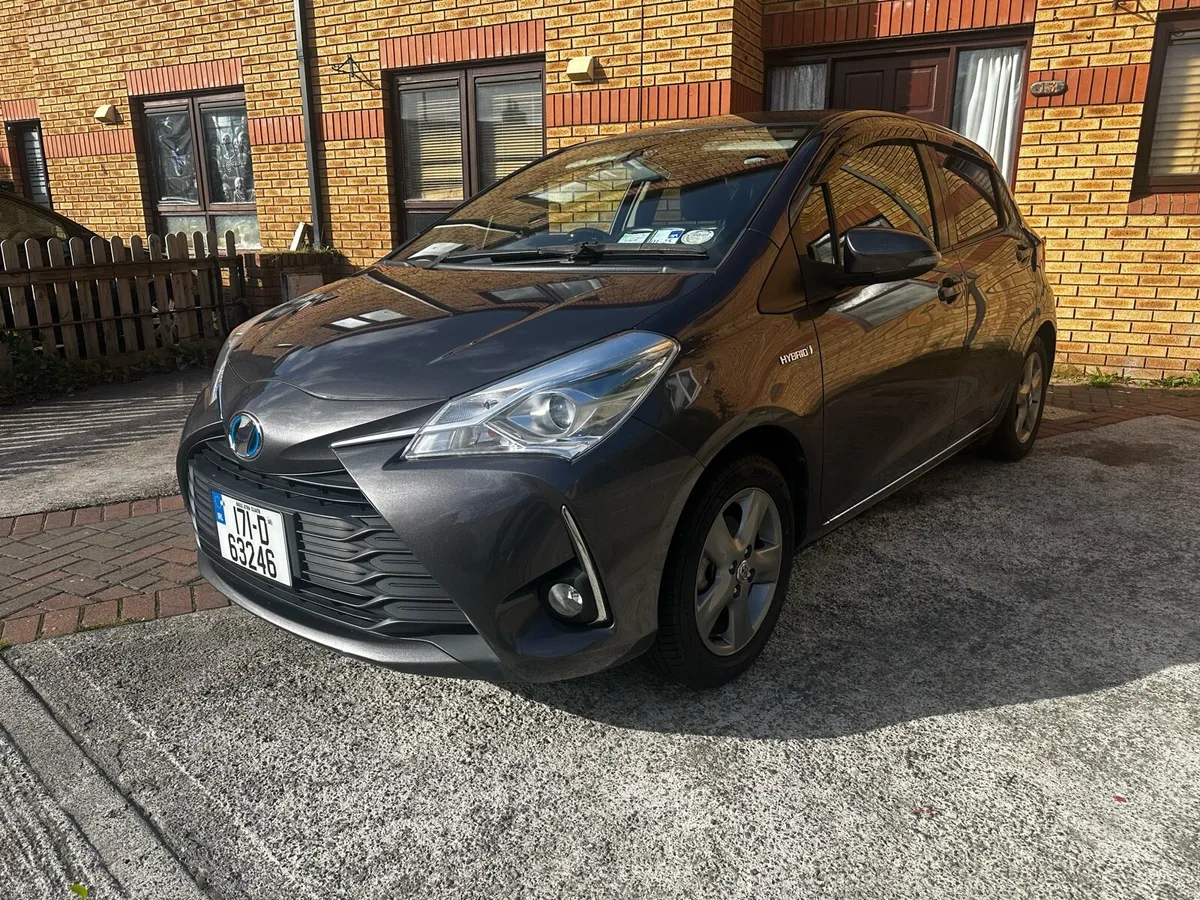 Toyota Vitz 2017 Hybrid - Image 2