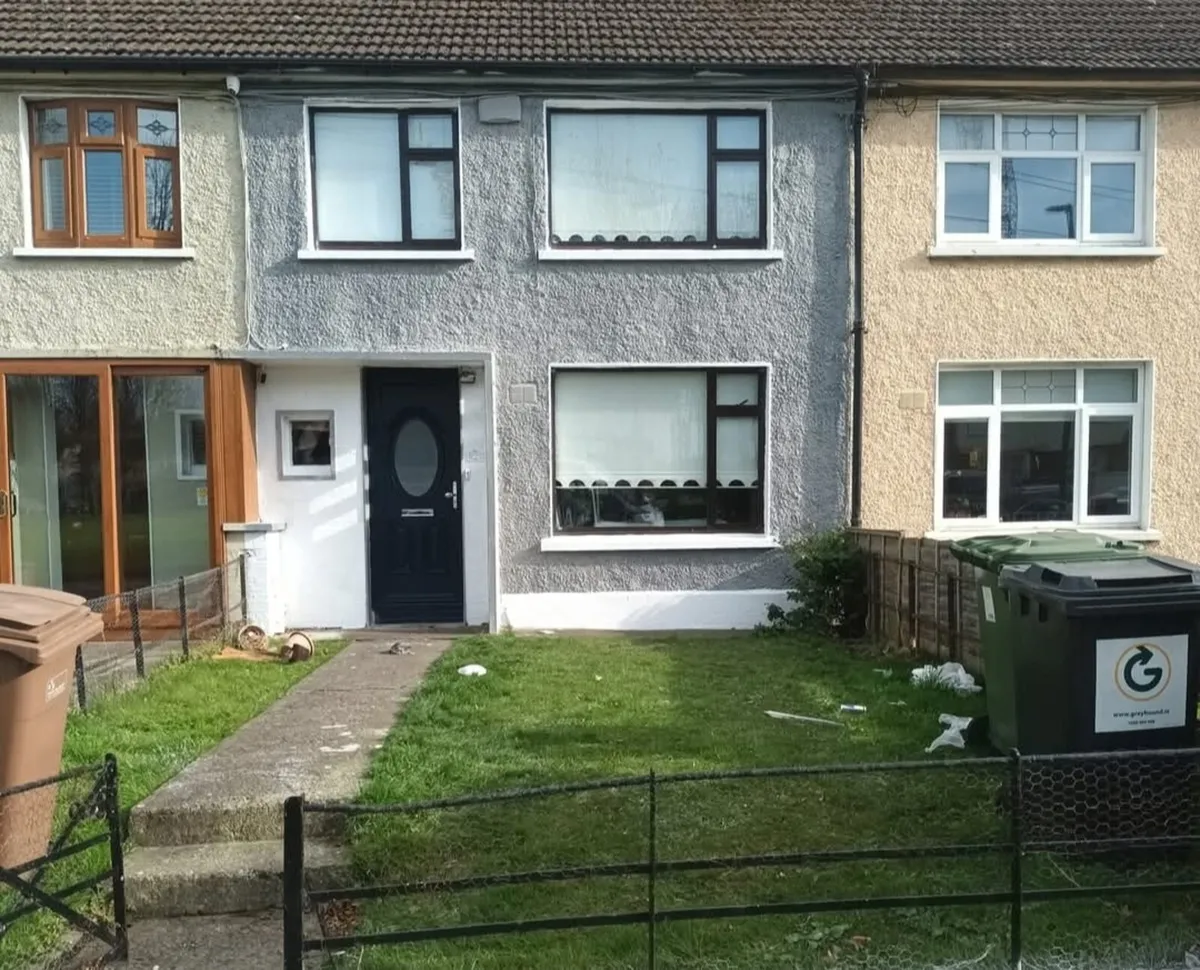 🎨 Outdoor Painting Services – Window Ledges, Door - Image 1