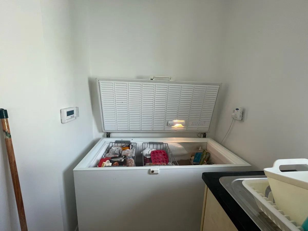 Large chest freezer - Image 2