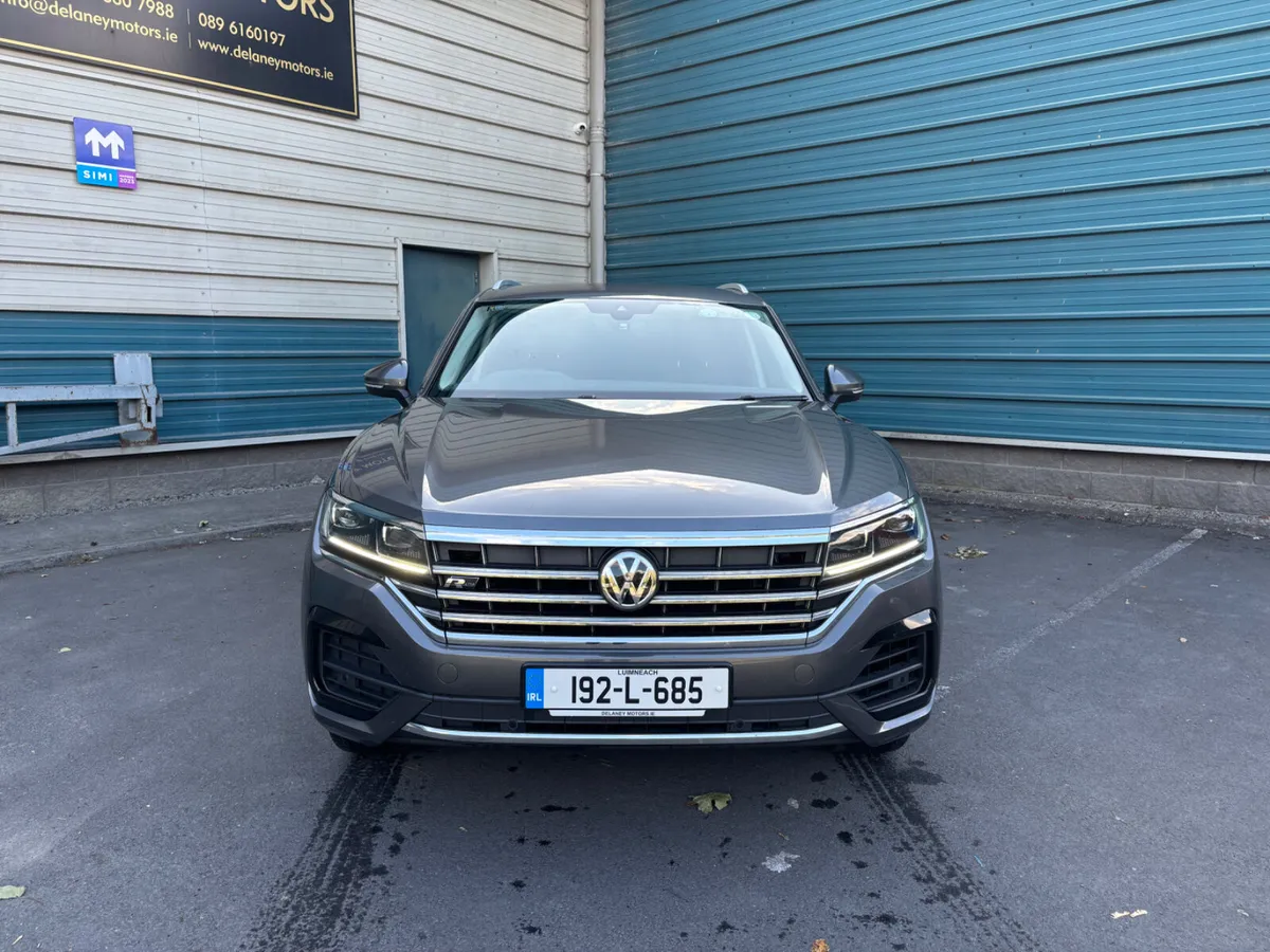192 Volkswagen Touareg 2 Seat Commercial - Image 2