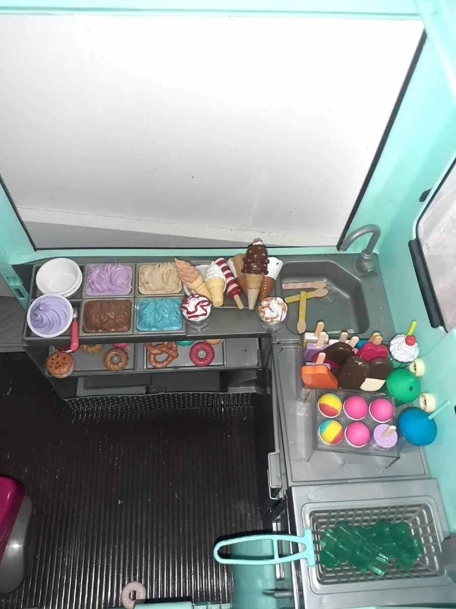 Ice cream van toy - Image 2