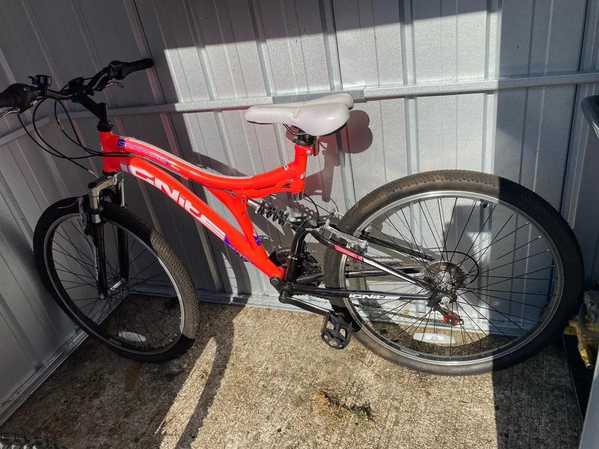 Girls 26 inch mountain bike selectable gears - Image 1