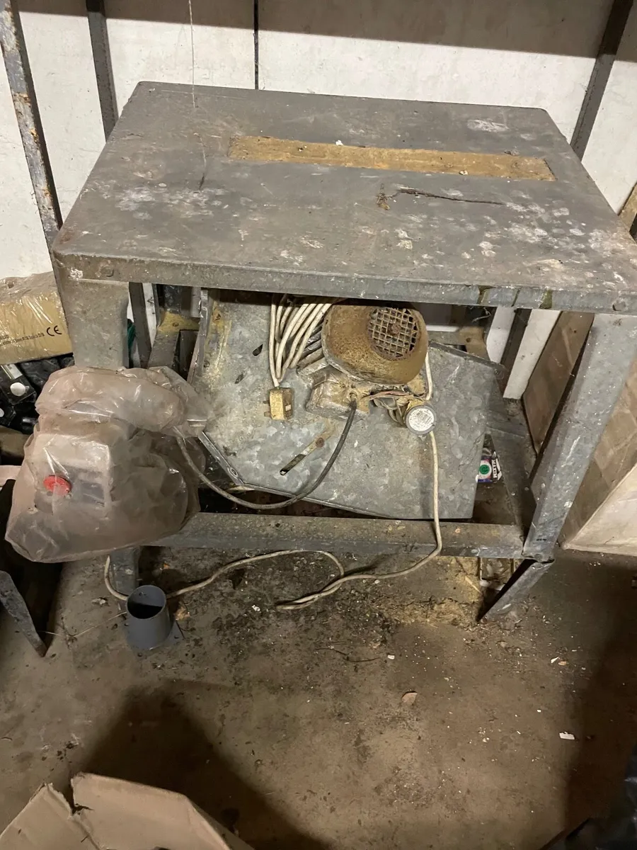 Heavy-duty vintage saw base - Image 1