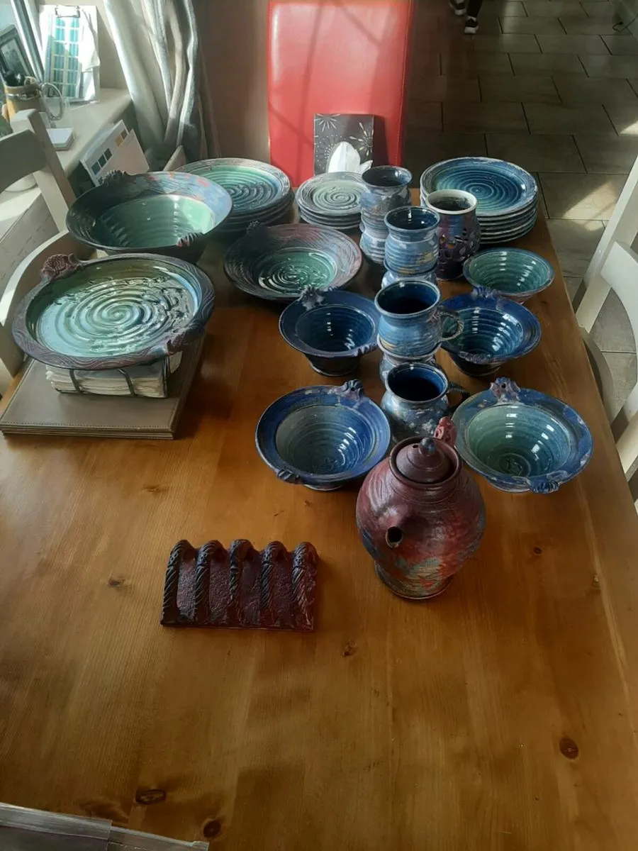 Michael Kennedy pottery set - Image 1