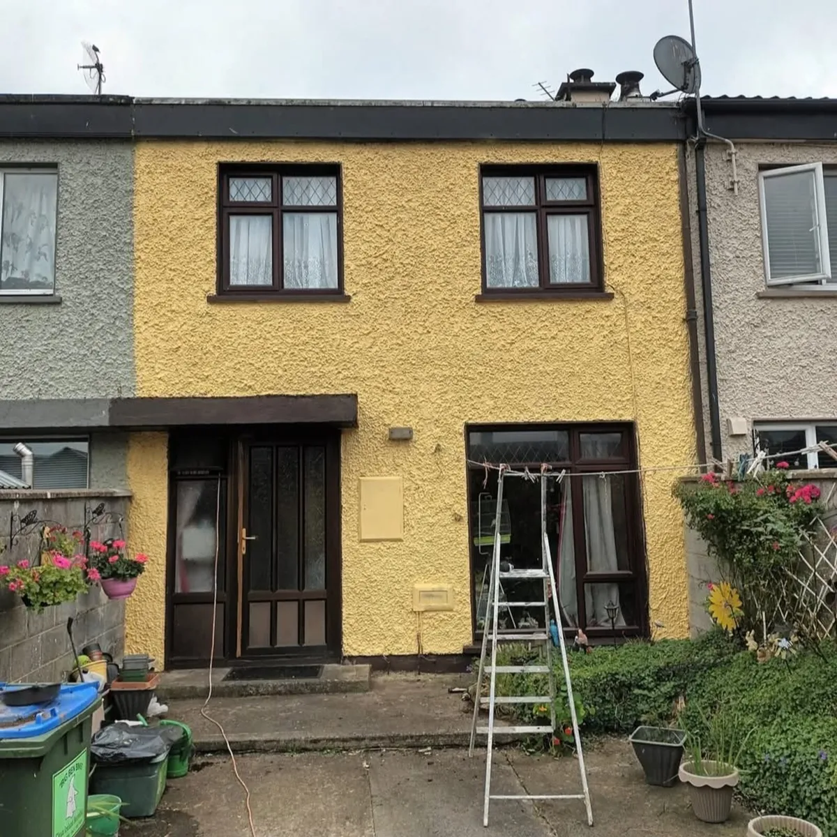 🎨 Outdoor Painting Services – Window Ledges, Door - Image 1