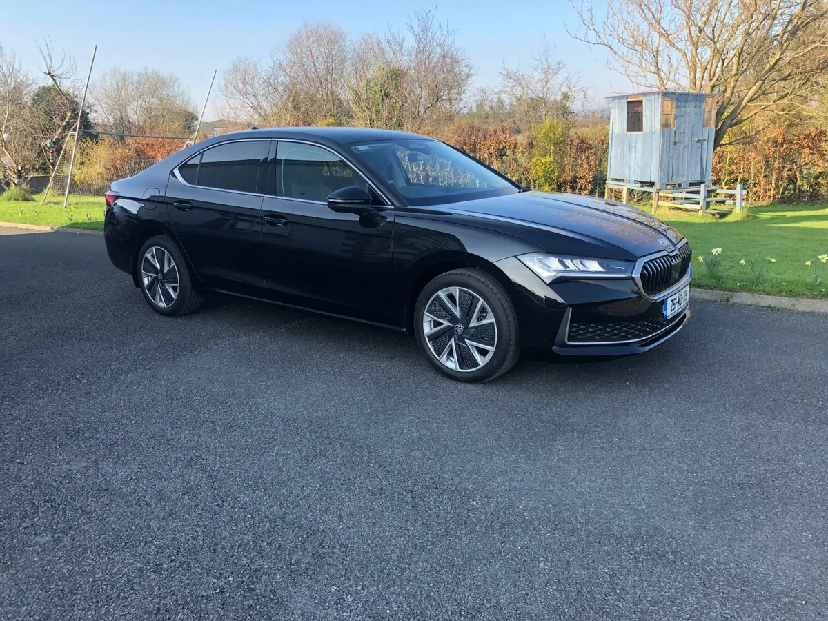 Skoda Superb 2025 Selection -only 47 km - Image 2