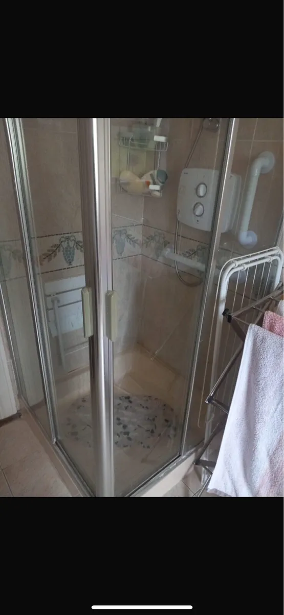 Bathroom Suite - Image 4