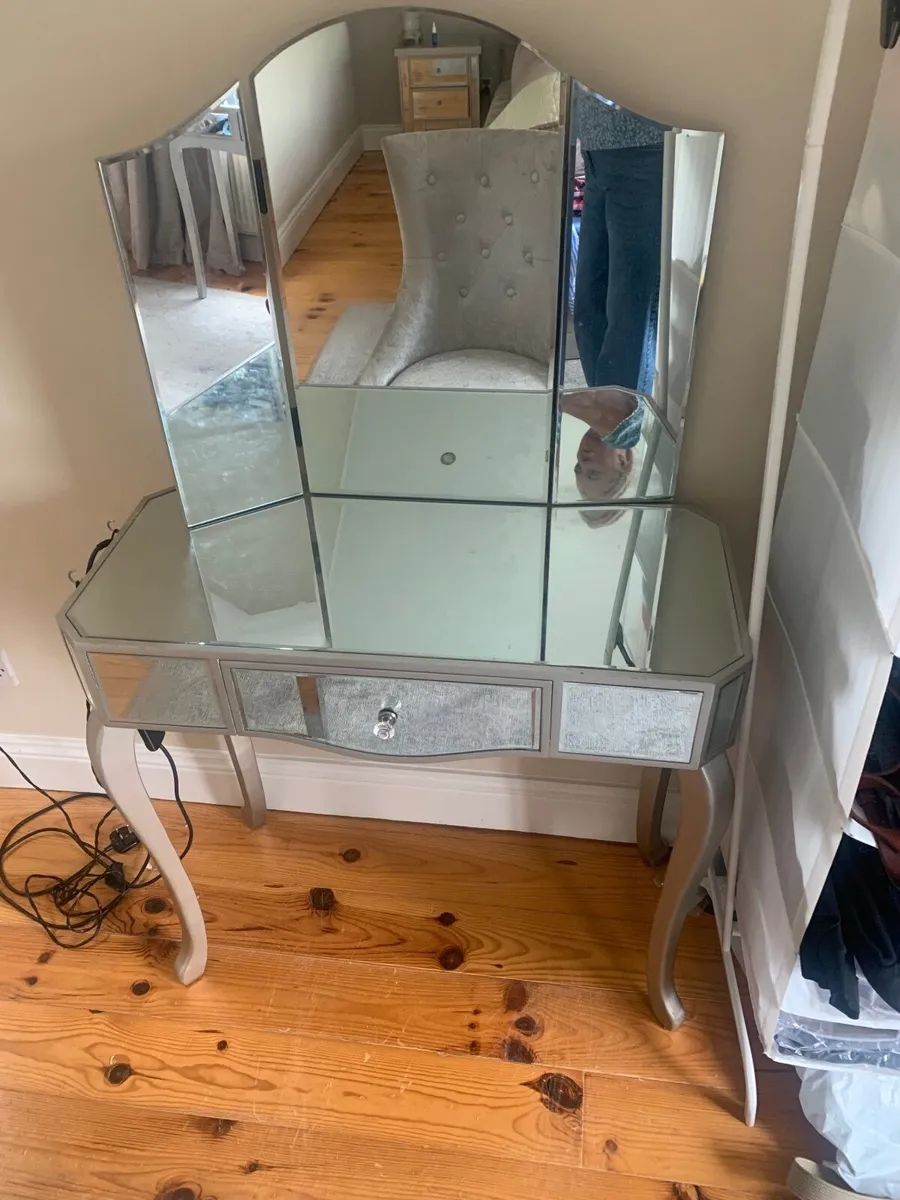 Mirrored Dressing table & matching console - Image 1