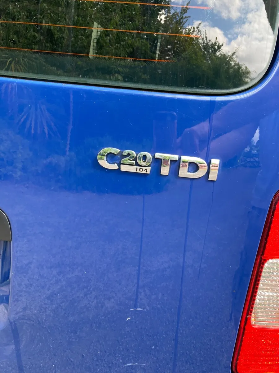 Volkswagen Caddy 2009 - Image 2