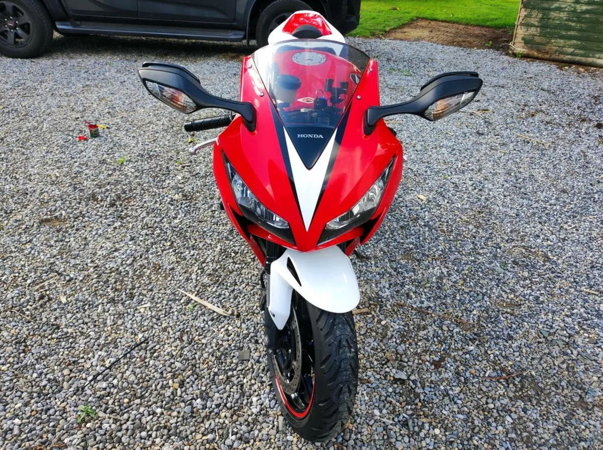 Honda Cbr1000rr Fireblade 20th Anniversary Edition - Image 2