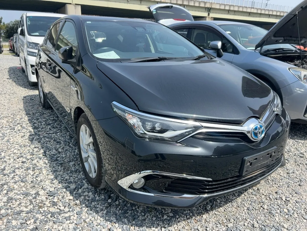 Toyota Auris G-PACK 1.8 HYBRID 5DR  AUTOMATIC - Image 1