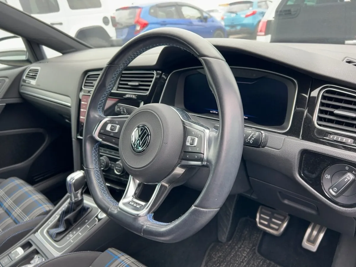 Volkswagen Golf GTE 1.4 PETROL/ PLUG IN HYBRID 5DR - Image 3
