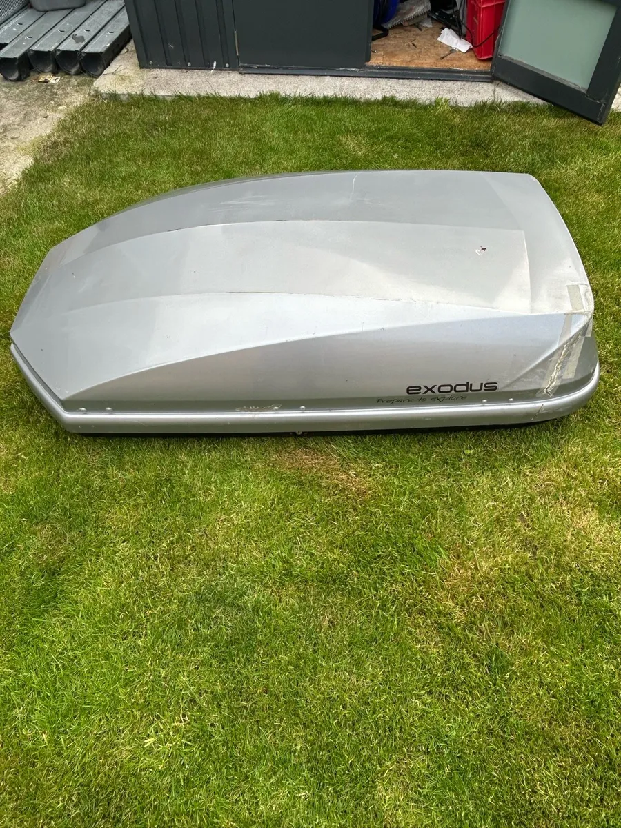 Roof box - Image 1