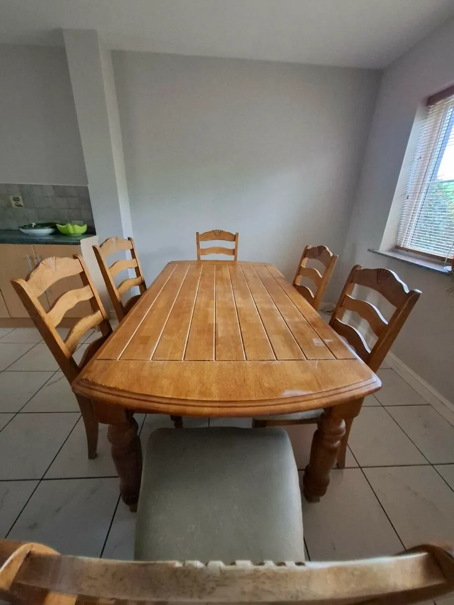 Kitchen table and chairs - Image 3