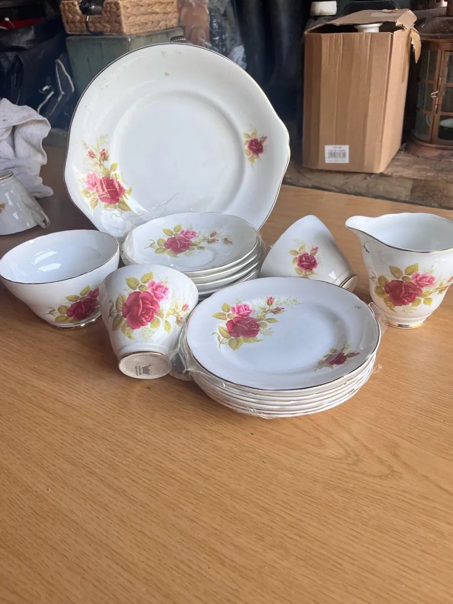 21 piece Dutches China set - Image 1
