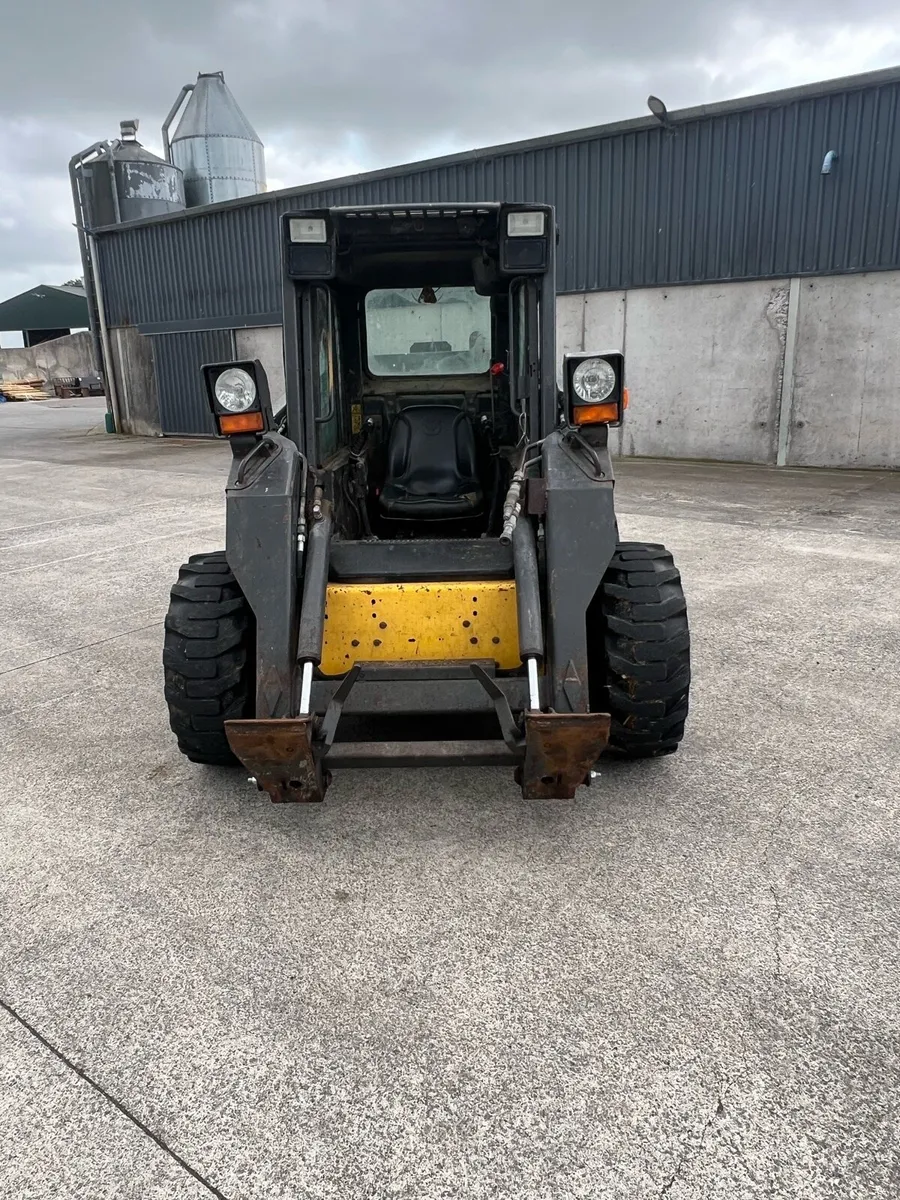 New Holland skidsteer - Image 1