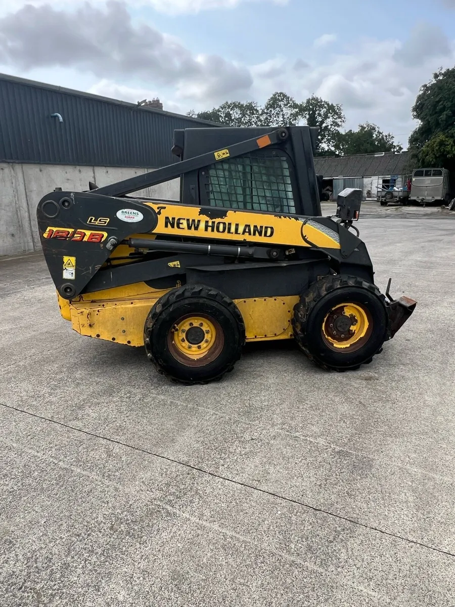 New Holland skidsteer - Image 4