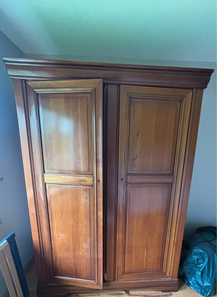 Wardrobe - Image 4