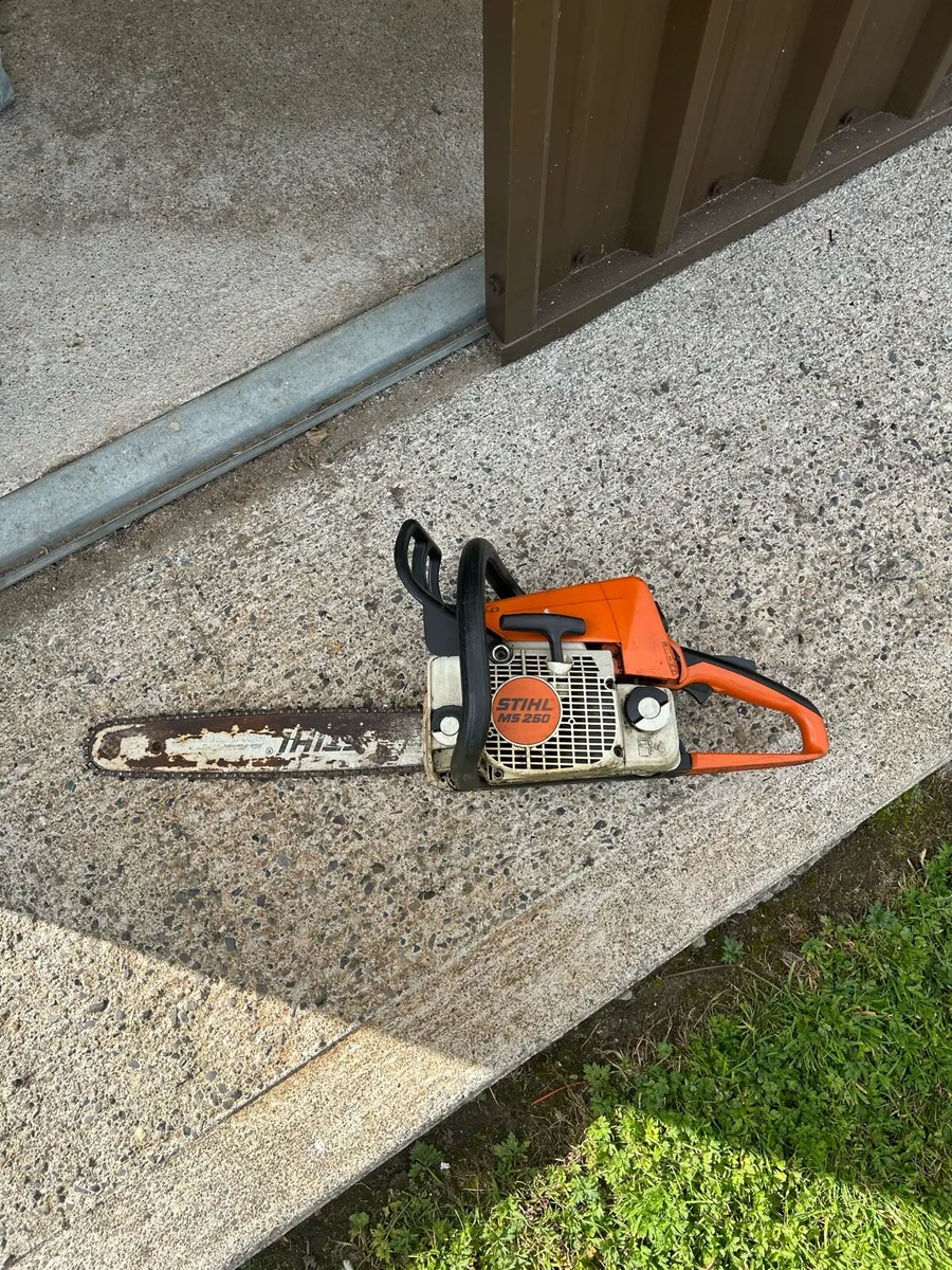 Stihl chainsaw - Image 1