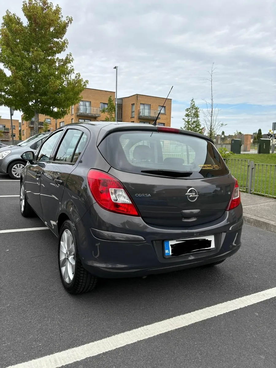 Opel Corsa 2014 1.2 petrol only 28000 kilometers - Image 4
