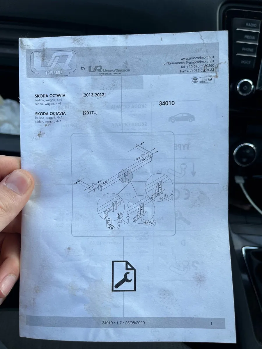 Genuine 2017 ŠKODA Tow Bar - Image 2