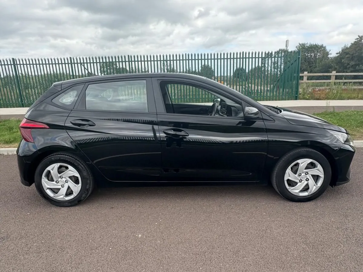 Hyundai i20 1.2p Luxury Spec, Air Conditioning, Mu - Image 3