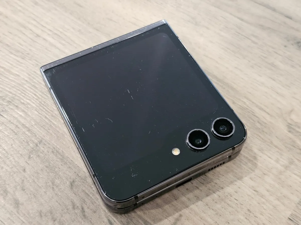 Samsung Z Flip 5 - 512 GB - Image 1