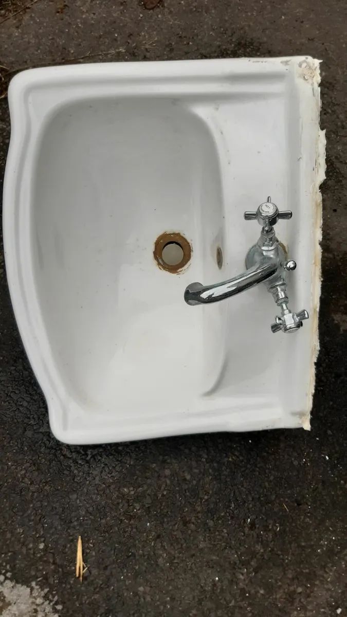 Sink complete with taps and pedestal - Image 1