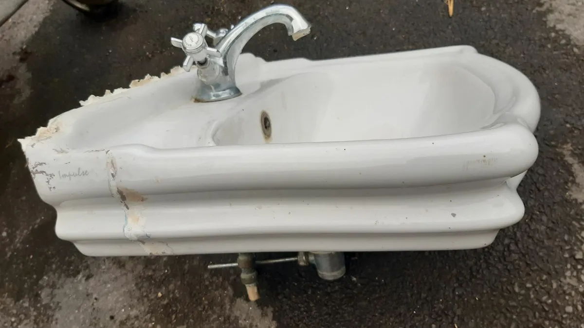 Sink complete with taps and pedestal - Image 3