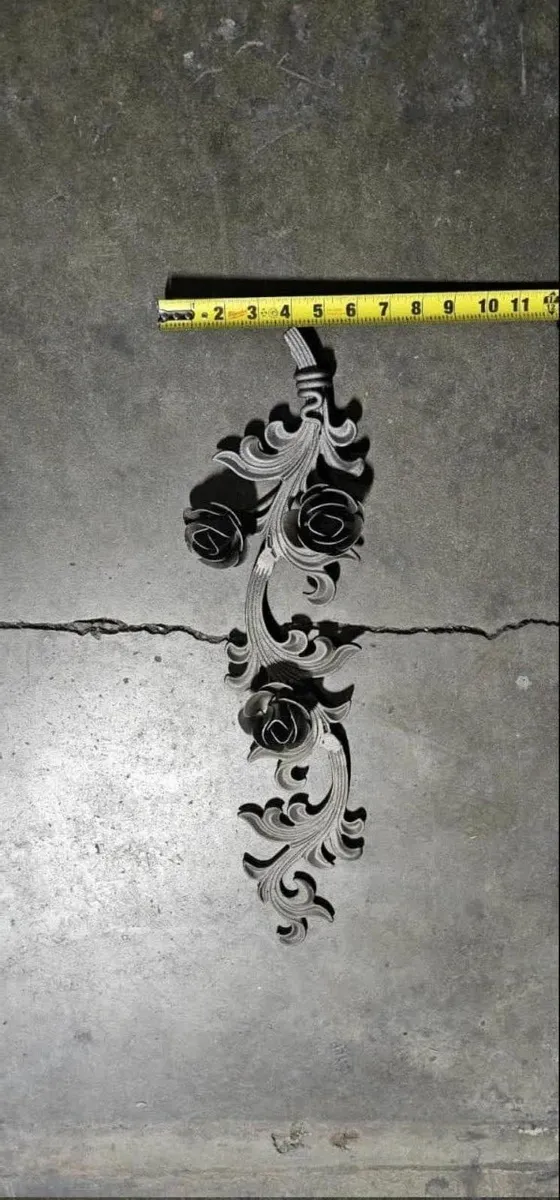 Roses Cast Iron FENCE PANEL - Image 2