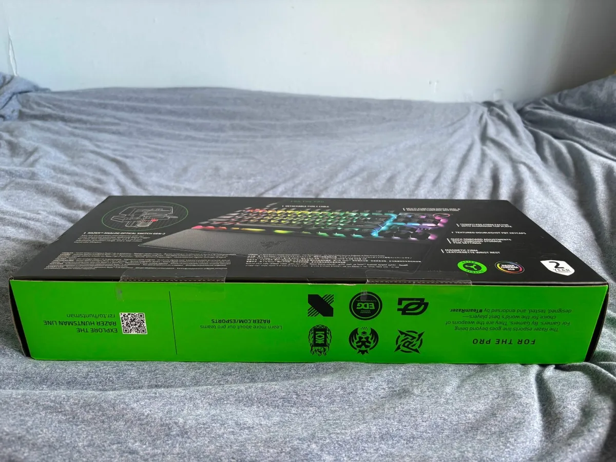 Razer Huntsman V3 Pro TKL Gaming Keyboard Unopened - Image 3