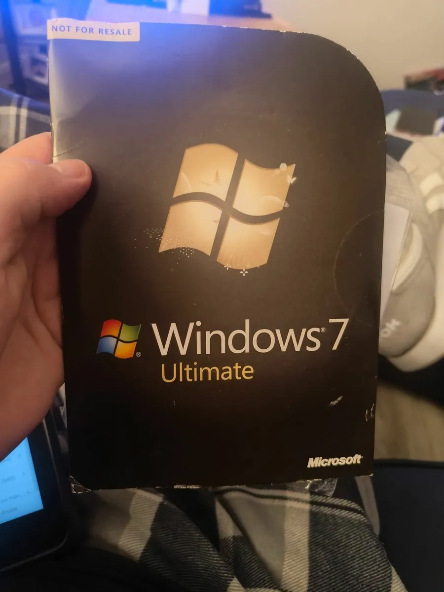 RARE  FINE Genuine Windows  7  Ultimate - Image 1