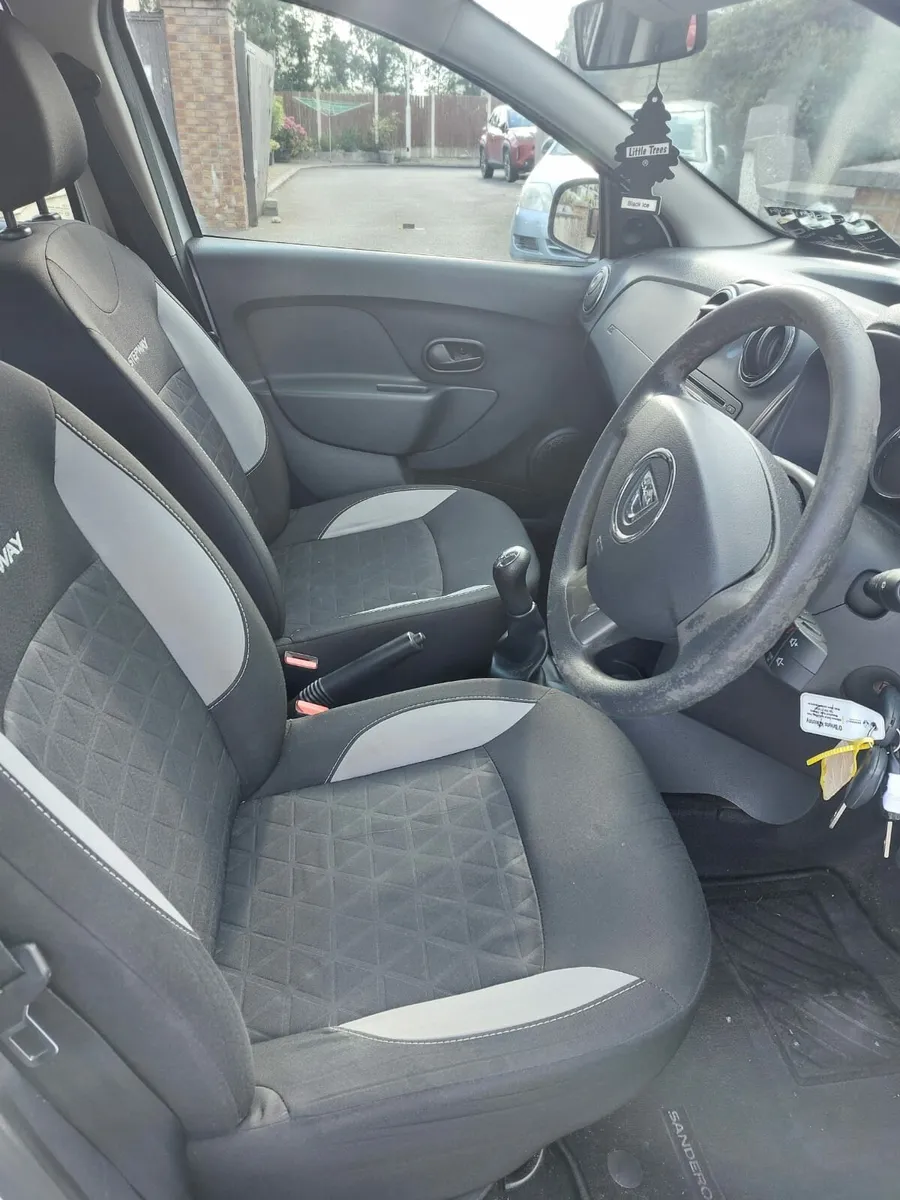 Car - Image 4