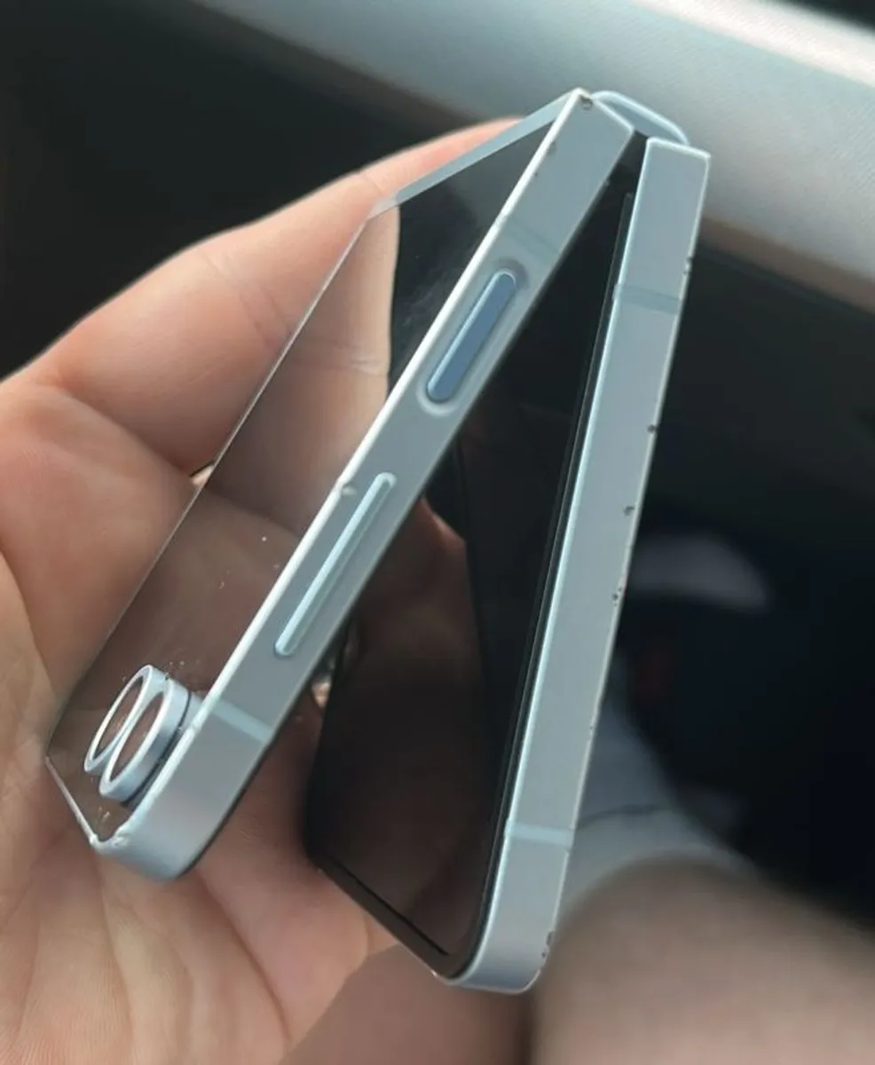 Samsung Z flip 6 - Image 3