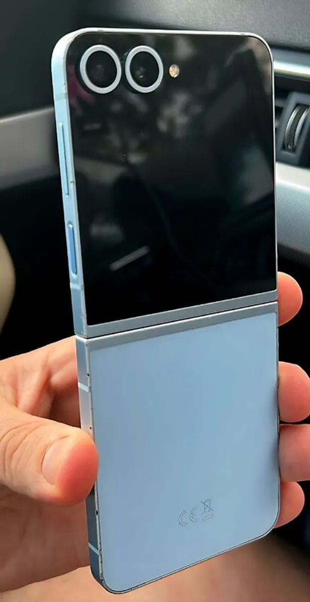 Samsung Z flip 6 - Image 4