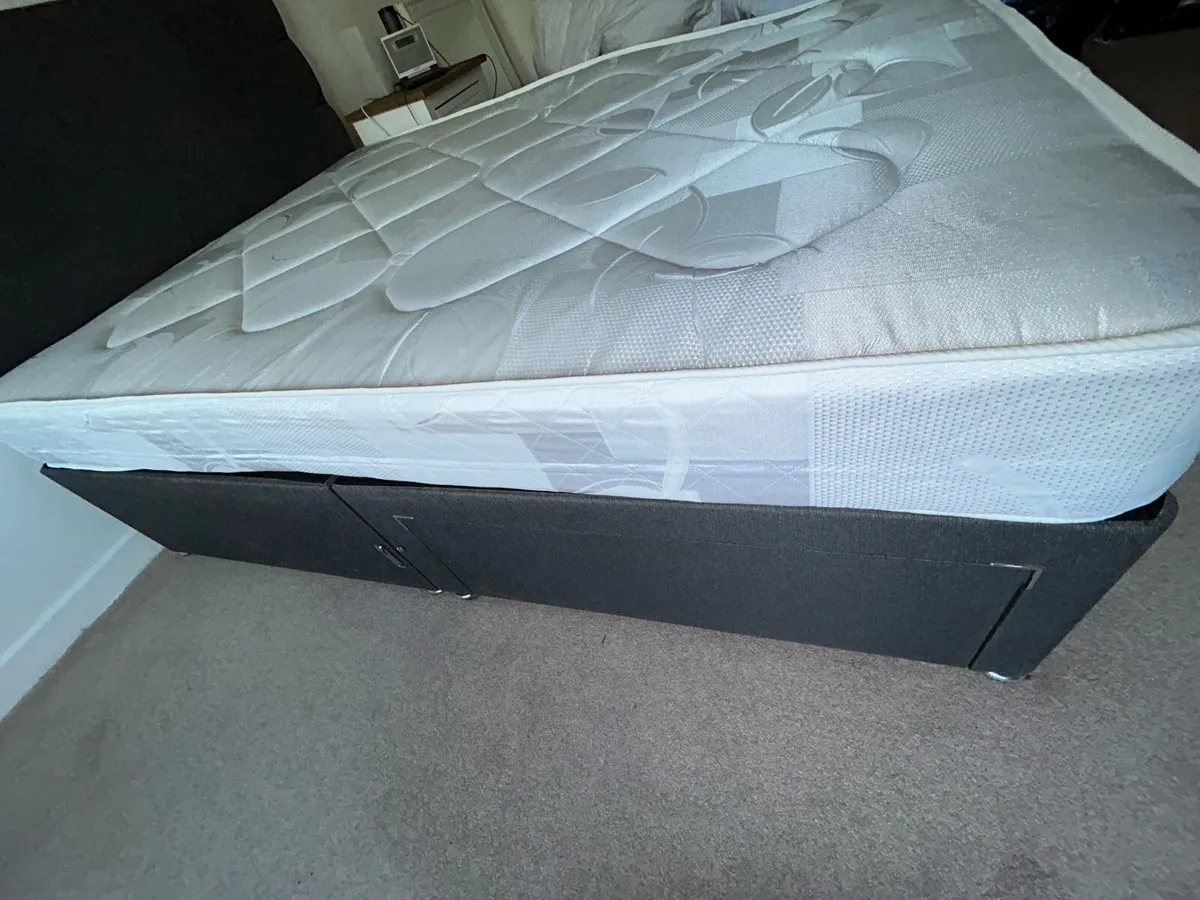 King size mattress in very good condition - Image 3