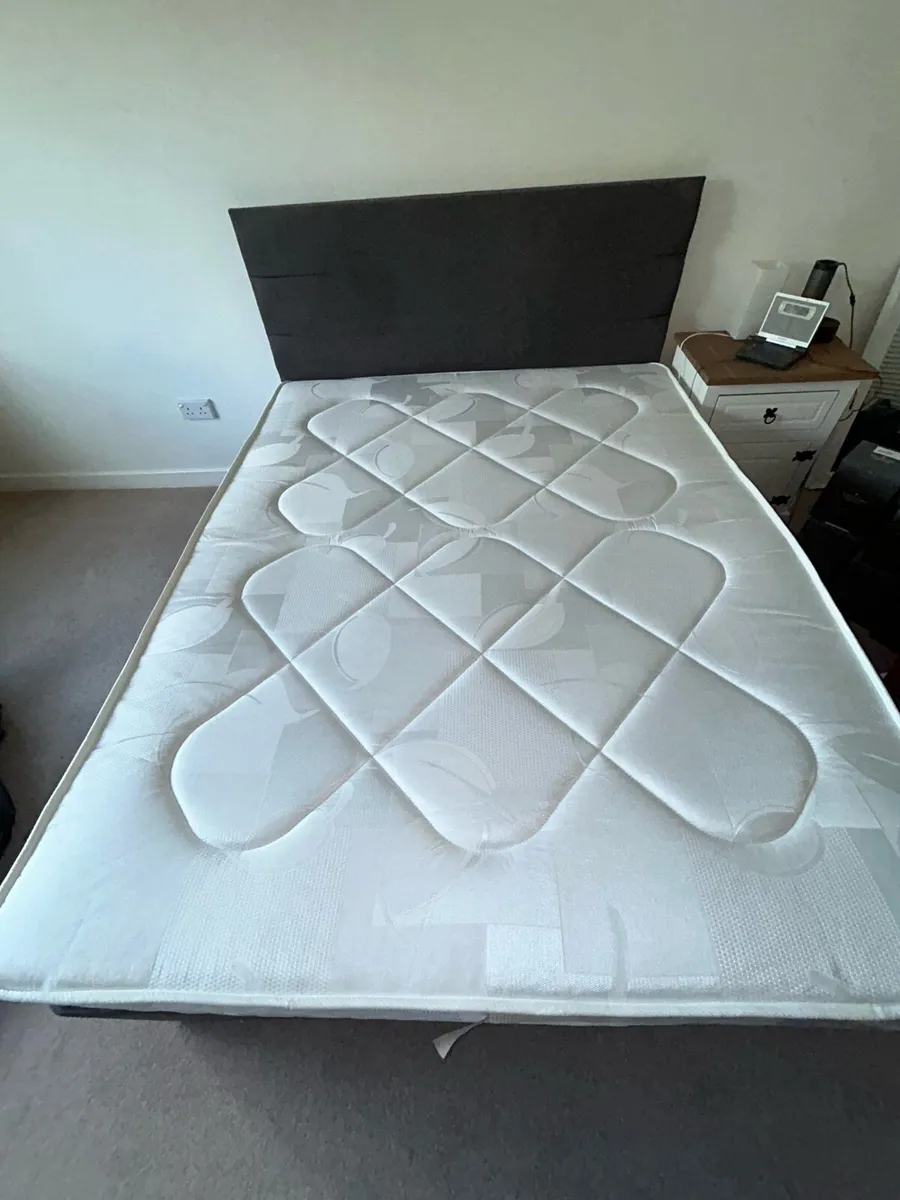 King size mattress in very good condition - Image 4
