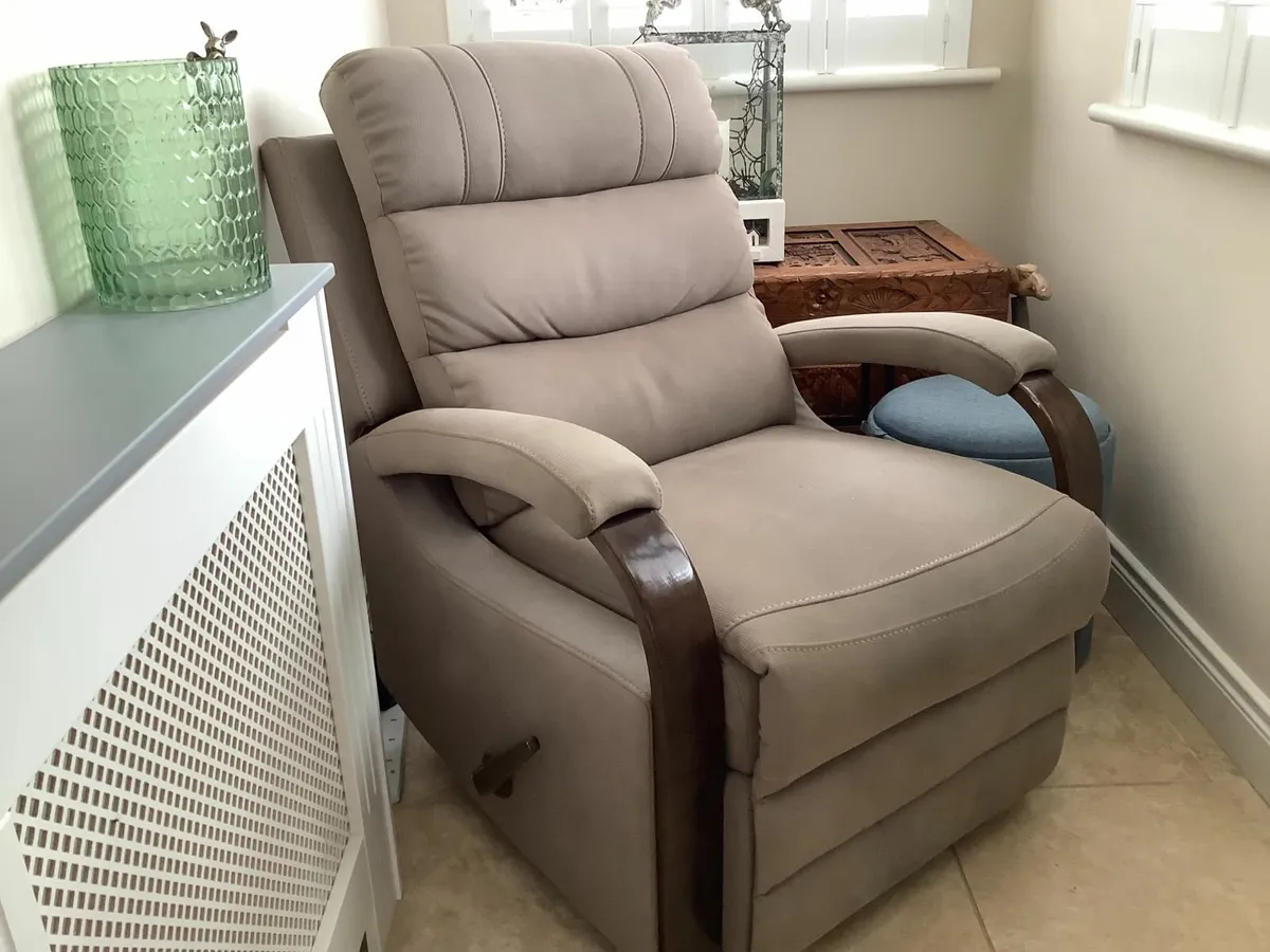 recliner chairs - Image 1