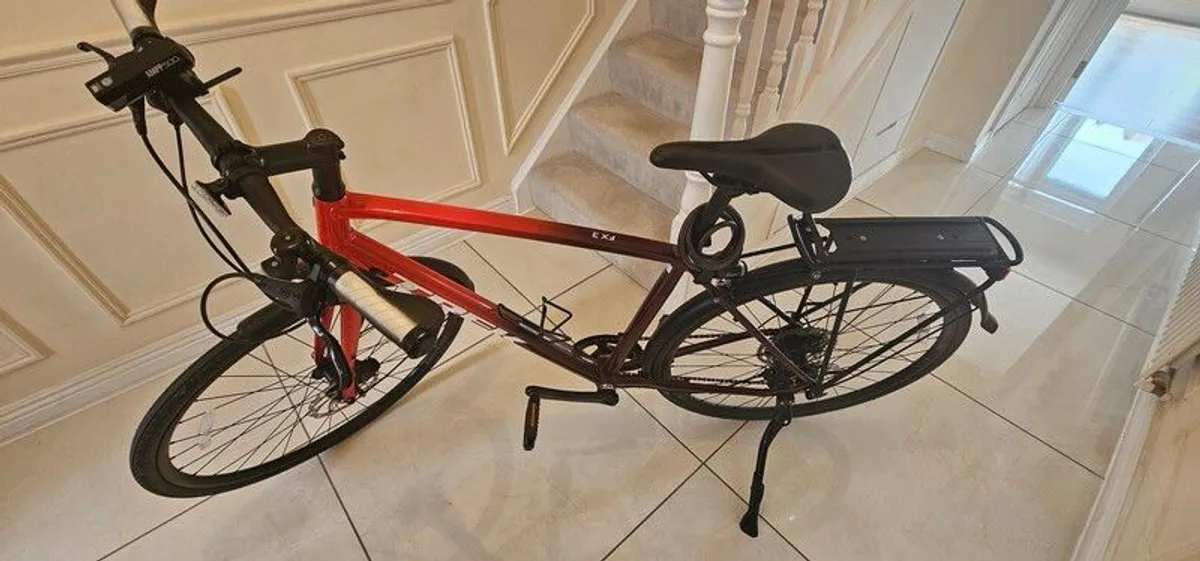 Trek FX 3 Disc Hybrid Bike in Viper Red to Cobra Blood - Image 2
