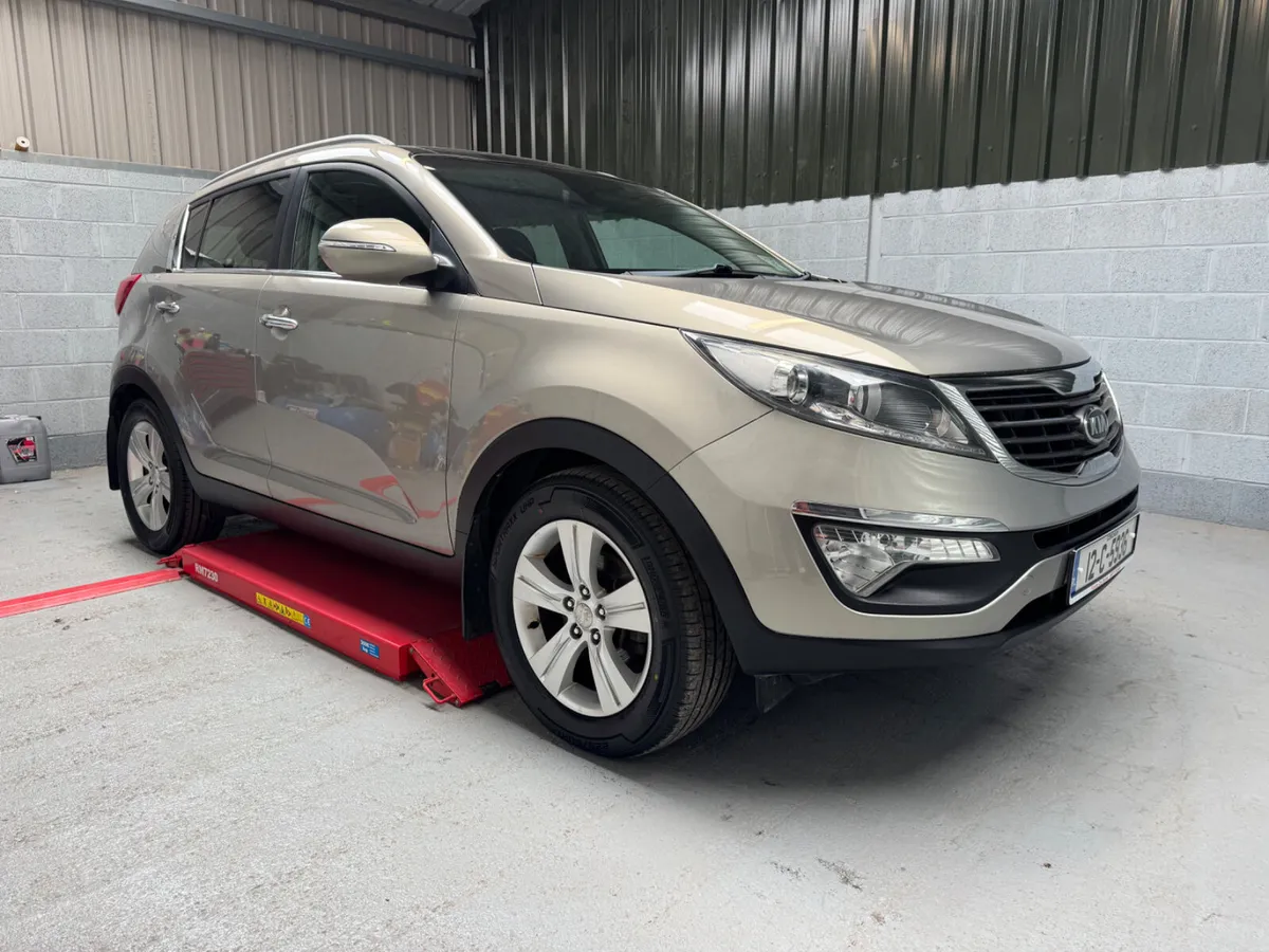 2012 KIA SPORTAGE     LOW KLMS ! - Image 1