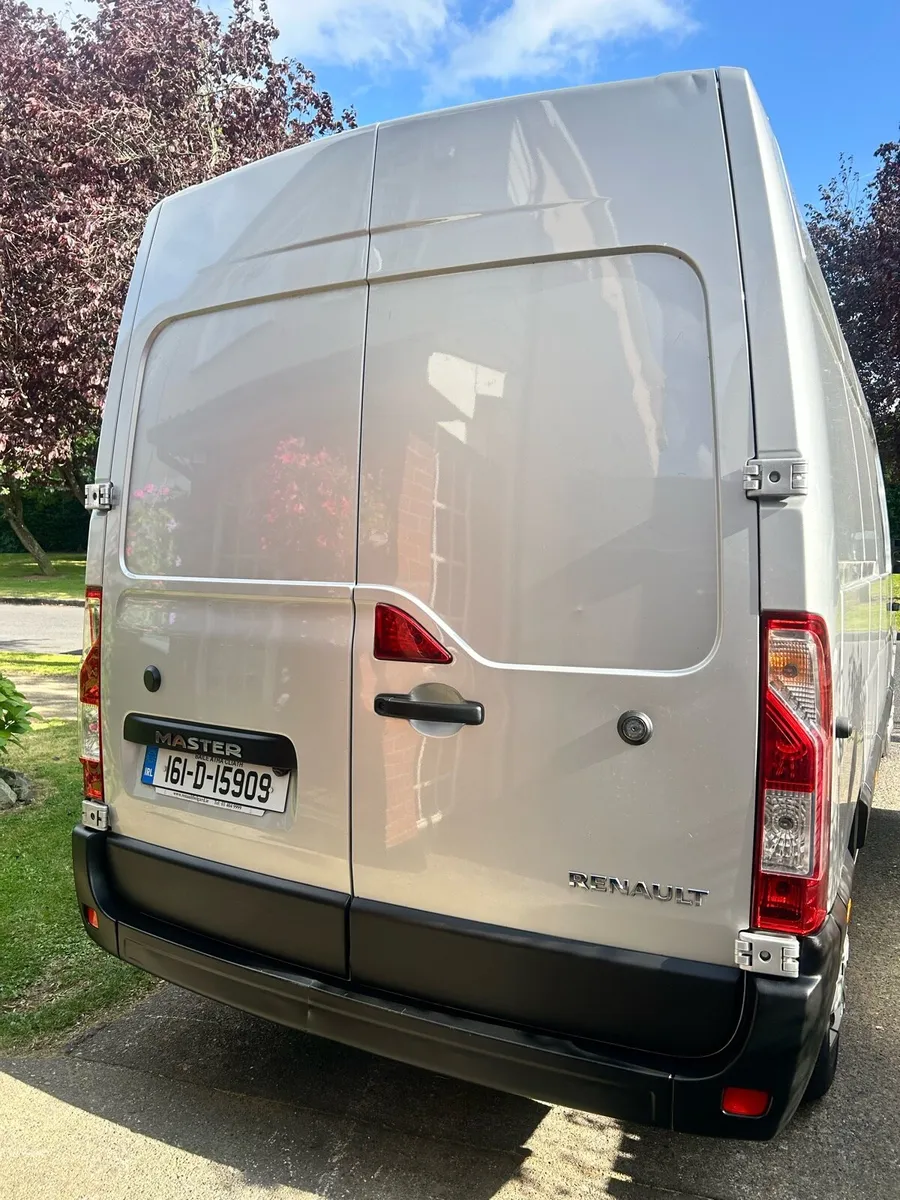 Renault master Van 2016 not add Blue no vat - Image 3