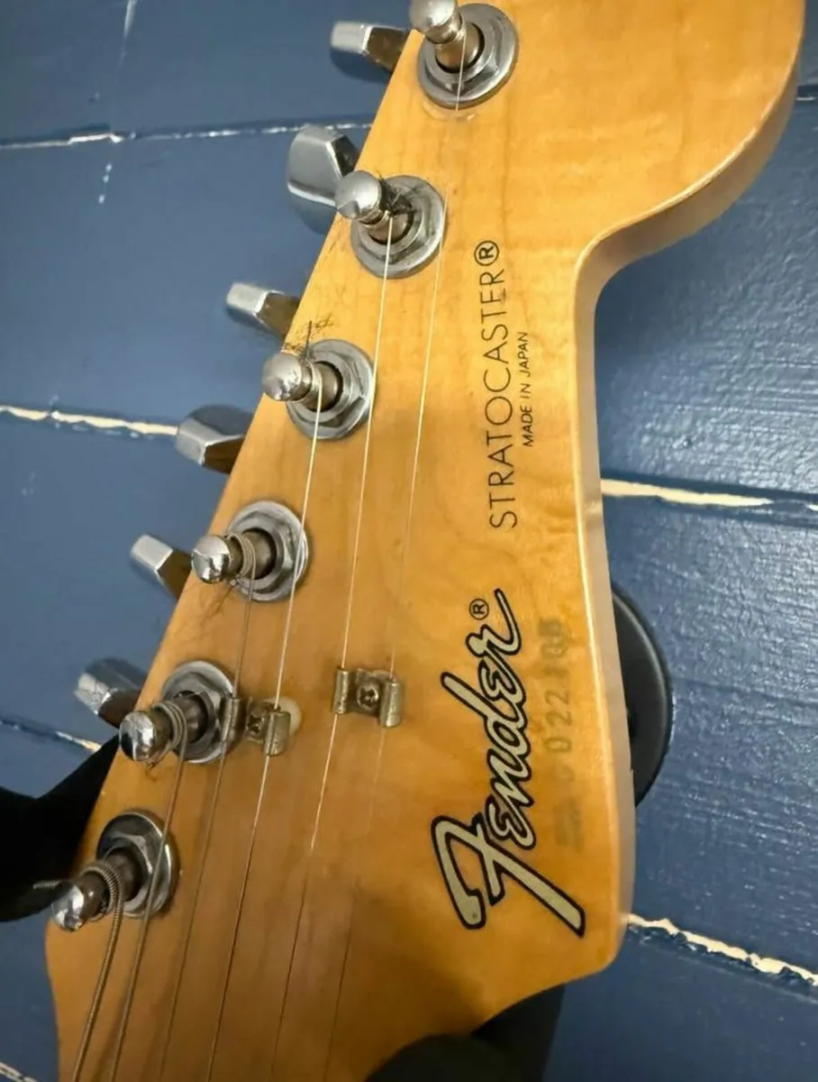 1987 White Fender Strat - Image 4