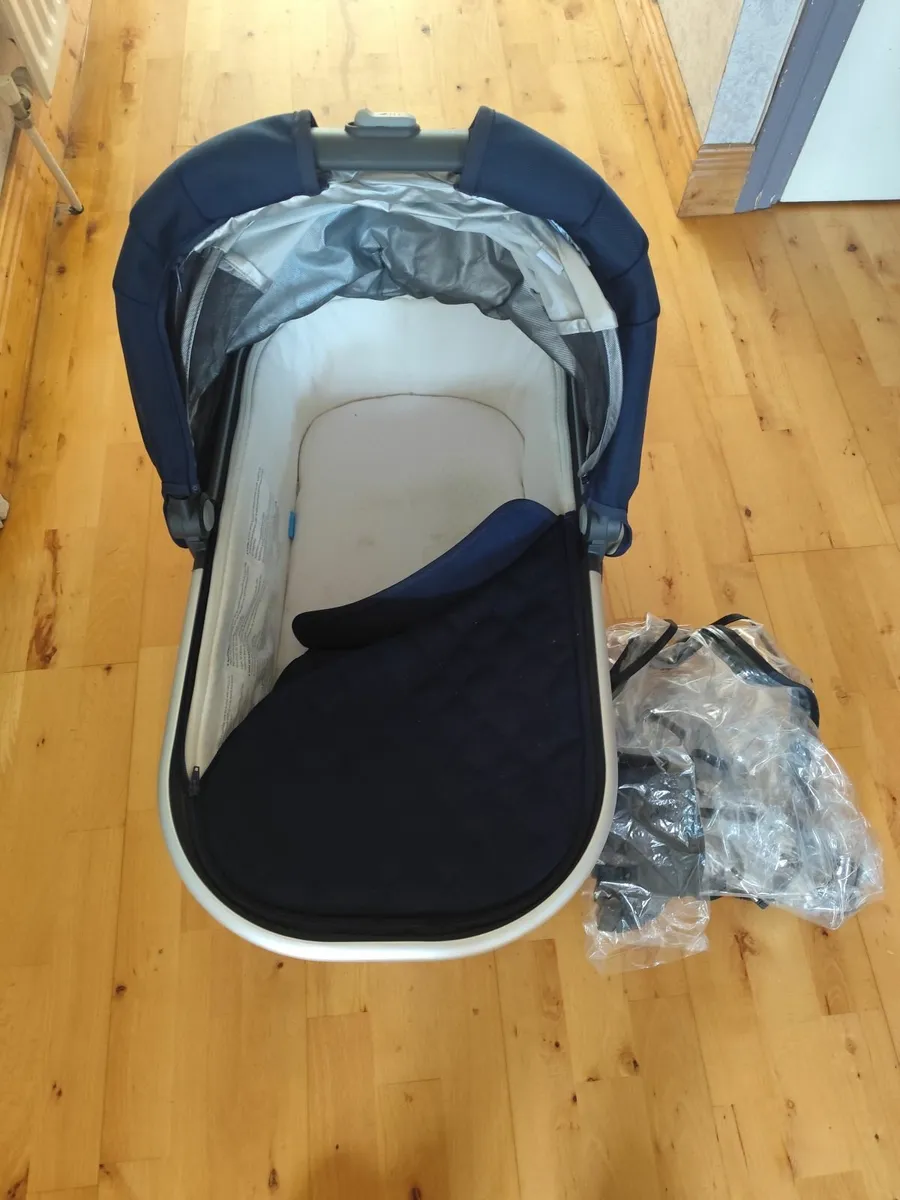 Uppababy vista carrycot - Image 2