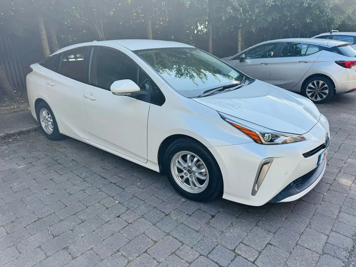 211 Prius High Spec in Excellent Cond 360 camera🎥 - Image 3